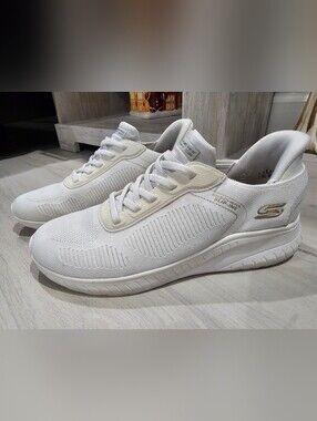 Skechers Bobs Slip Ins Women’s White Knit Hands Free Sneakers Size 8.5